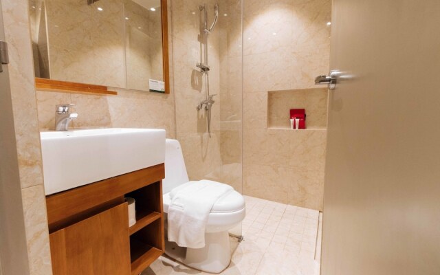 RedDoorz Premium @ South Triangle Quezon City