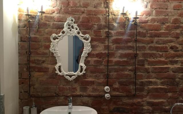 Sophisticated art deco near sea, centre and parks