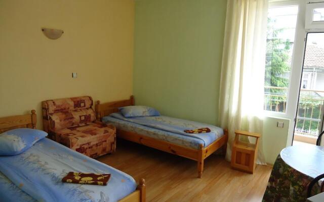 Kazlarov Guest House