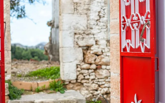 The Red Door in Koskinou