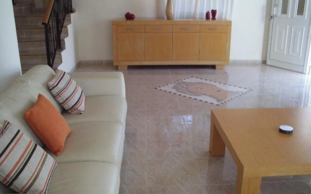 3 Bed Villa 10 Minutes Drive From Beautiful Beach