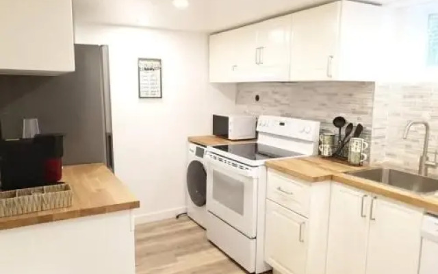 Happy, Cozy, Fun, Loving suite in West Vancouver