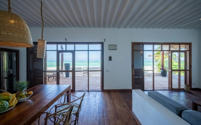 Beachfront Turtle House ZanzibarHouses
