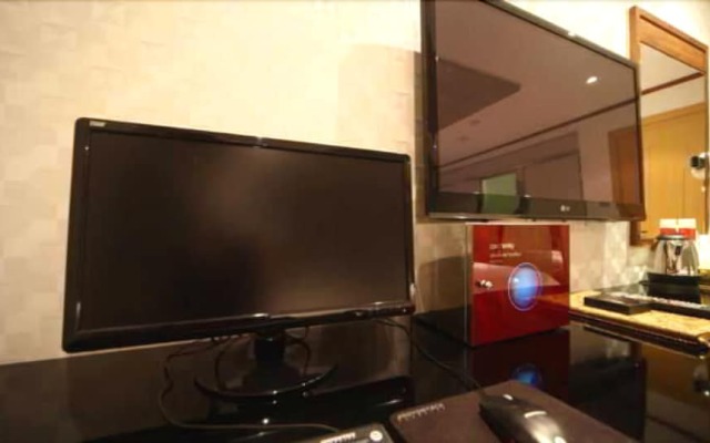 Two Be In Tourist Hotel