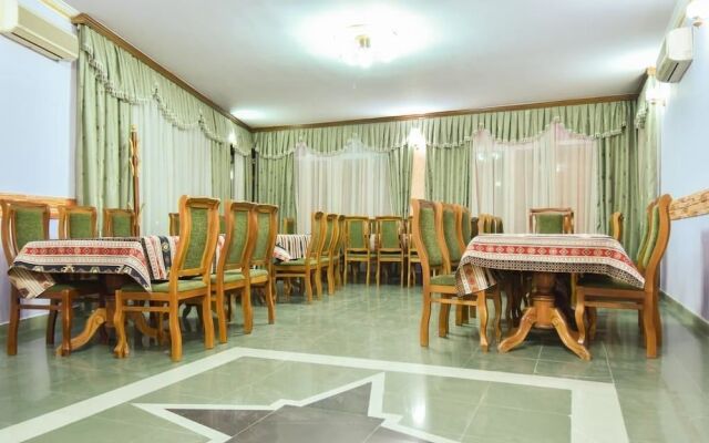 Green Hostel and Tours