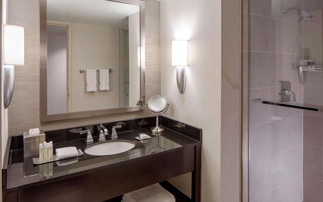 DoubleTree by Hilton Hotel Houston - Greenway Plaza