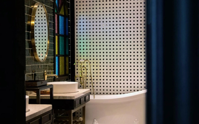 Hotel Indigo Heilong Lake by IHG