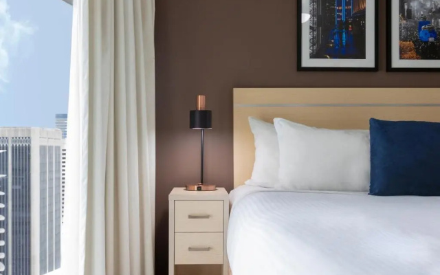 Oaks Brisbane on Felix Suites – Guest Rooms – Brisbane