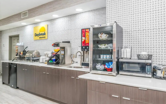 Days Inn & Suites Prattville-Montgomery