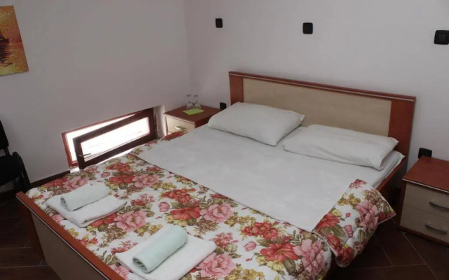 Rooms Laura