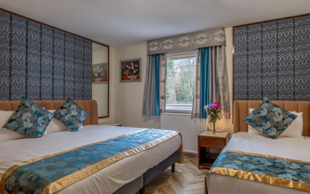 Muthu Fort William Hotel