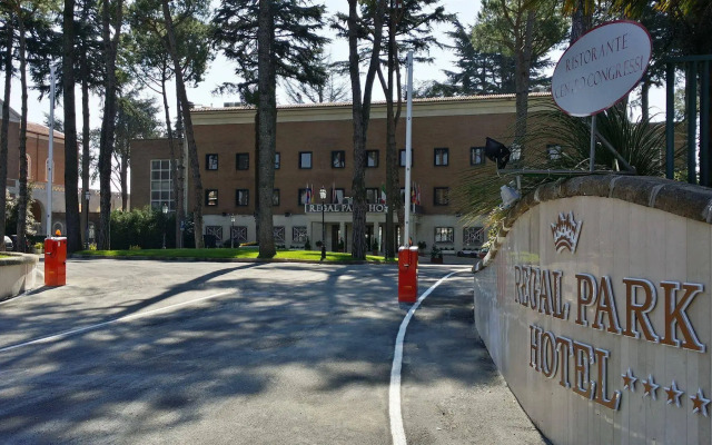 Regal Park Hotel