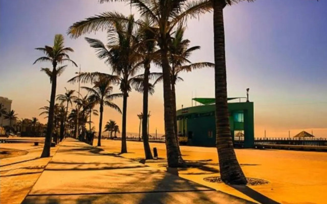 DURBAN BEACHFRONT - Tenbury 903