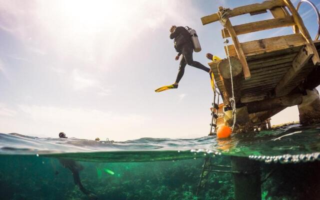 The Breakers Diving & Surfing Lodge