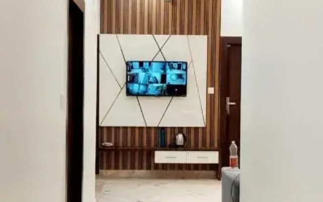 OYO 701490 Hotel Sharma Ji Inn