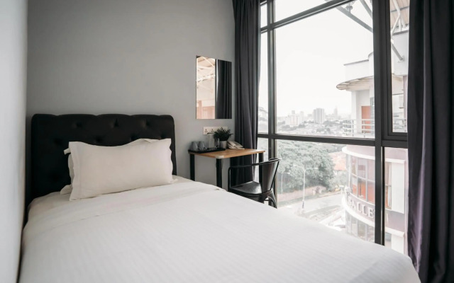 B Lot Hotel