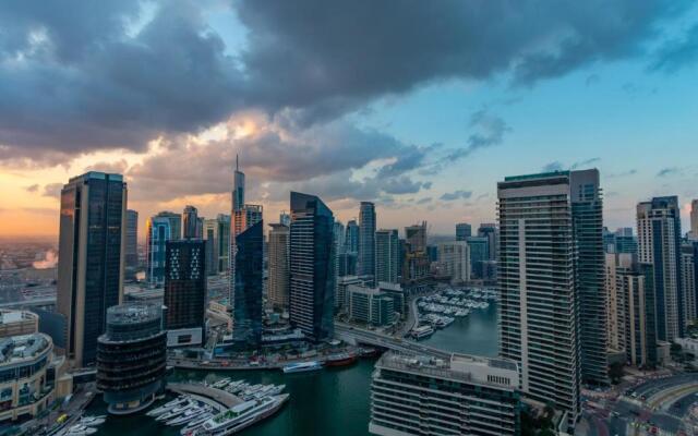 Quintessential Quarters - Breathtaking 29th Floor Views