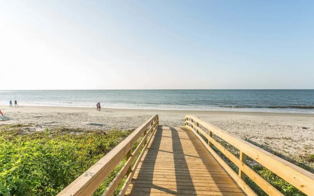 Hodnett Cooper's Beach Club