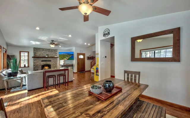 1760t Thunderbird Cabin 3 Bedroom Home