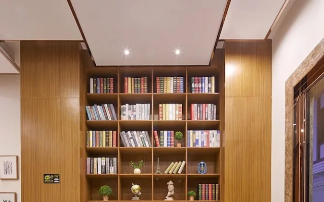 Ivy International Apartment