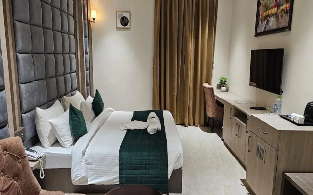 Hotel Gold In Leaf