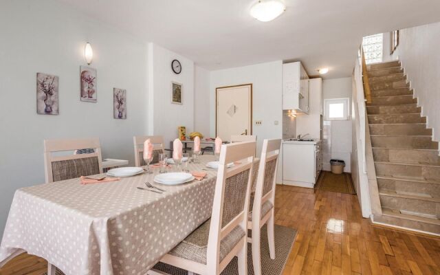 Amazing Home in Stara Novalja With Wifi and 2 Bedrooms