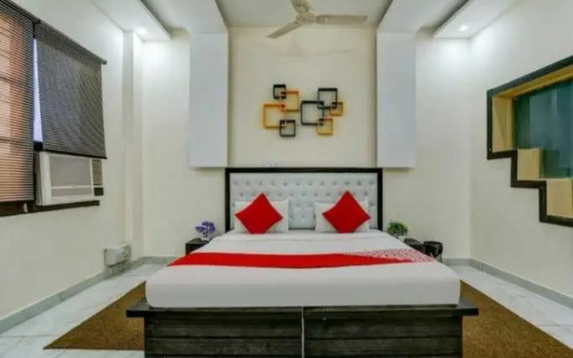 OYO Flagship 70203 Seventy Stay In