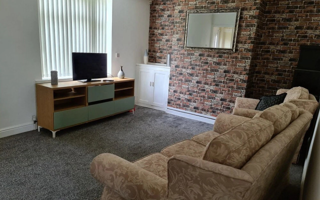 Beautiful Spacious 3-bed House With Private Garden