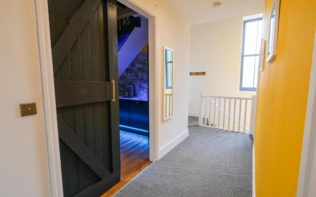 The Eden Warehouse - Gold Apartment, sleeps 5