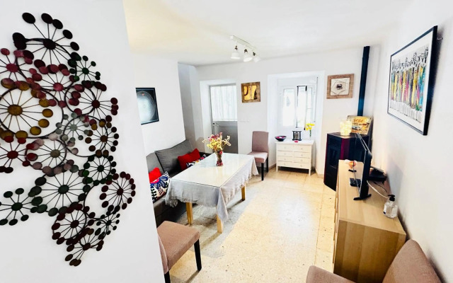 Cozy Town House With Terrace and Free Wifi