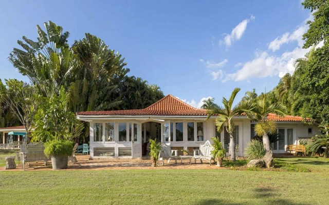 Sunny Vacation Villa 16