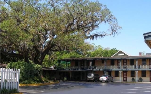 Castillo Inn