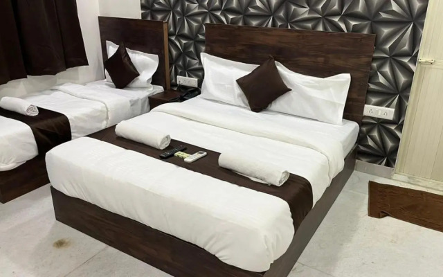 Hotel Plaza Rooms - Prabhadevi Dadar