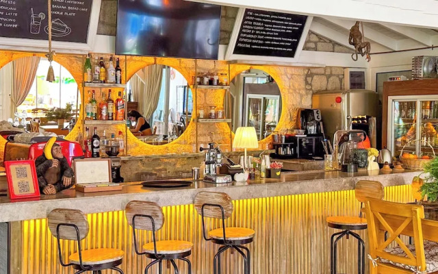 Banana Alaçatı Food & Stay - Adults Only