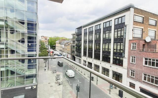 Luxurious Two Bed Two Bath with Balcony in Angel