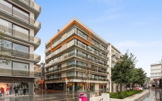 Apartment Near Train Station