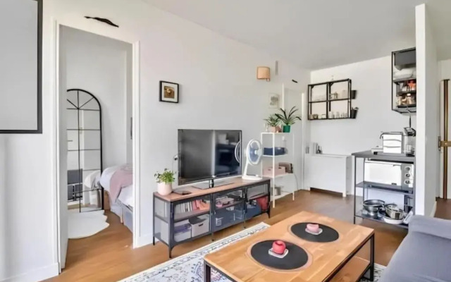 One Bedroom Apartment - Canal Saint Martin (360)