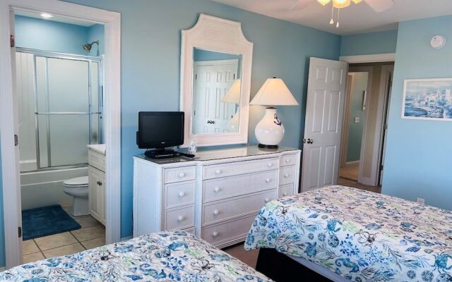 Goin's My Way 6 Bedroom Home by RedAwning