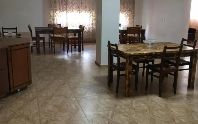 Roberi Art Guest House