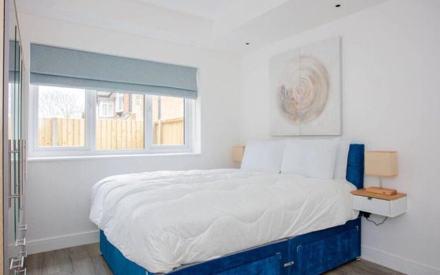 Bright 1 Bedroom Apartment in West London