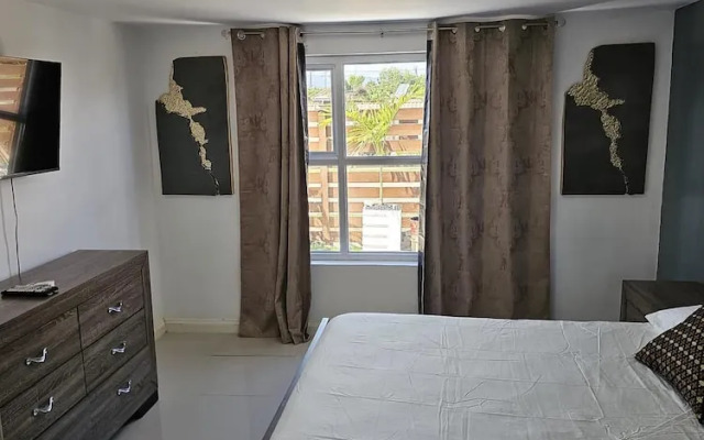 Charming 3-bed Apartment in Portmore With Pool