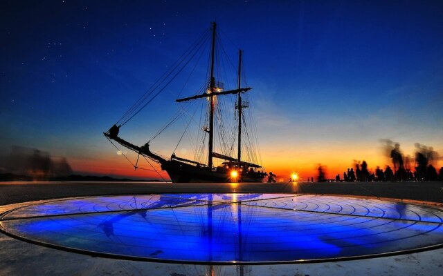 Romantic Oasis modern Apartment