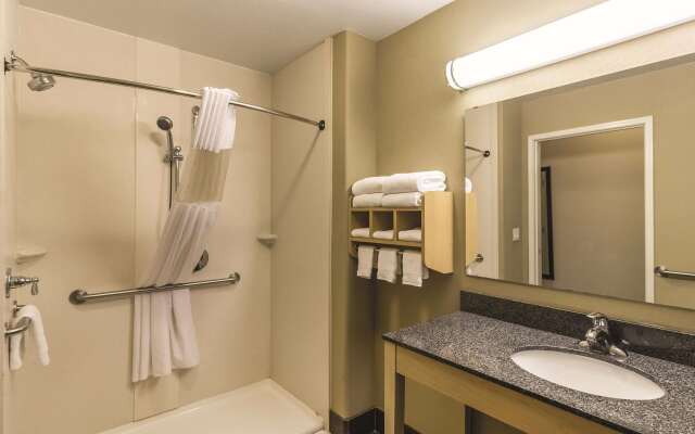 La Quinta Inn & Suites by Wyndham Fargo-Medical Center