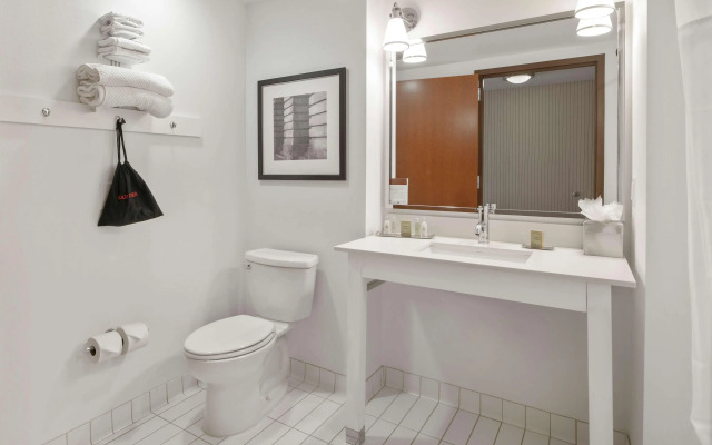 DoubleTree by Hilton Raleigh - Cary