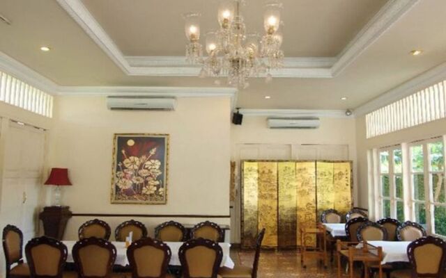 Aunruen Residence & Restaurant