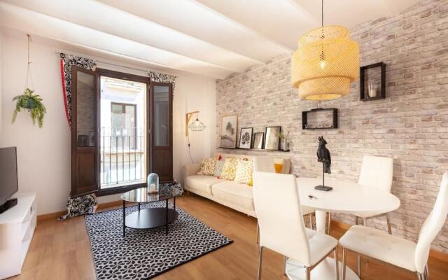 Beautiful Apartment in Abat Street by Batuecas