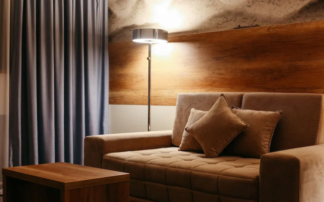 Santiny Hotel & Restaurant