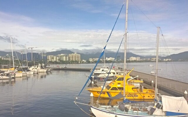 Boatel Cairns