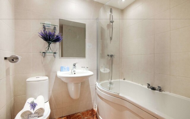 Cosy Point West Cromwell Road Apartment - SRG