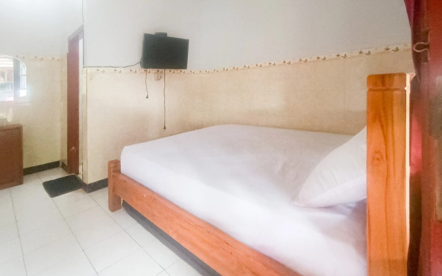 Astri Homestay Carkranegara Mataram Mitra RedDoorz – Guest Rooms – Mataram